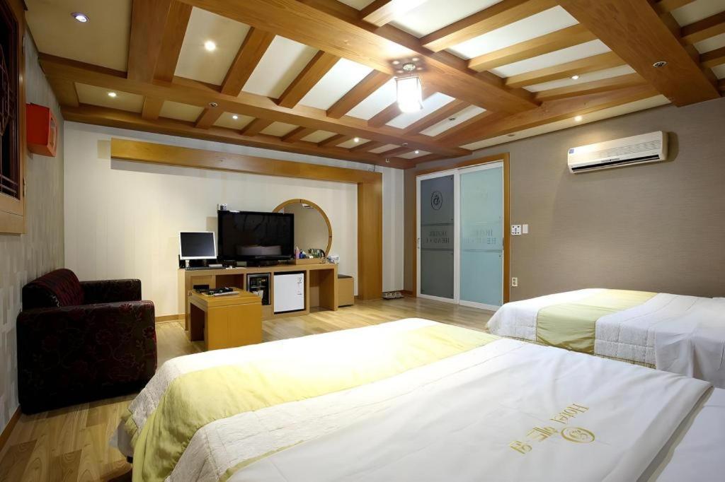 Hotel Head-One Idzsongbu Kültér fotó