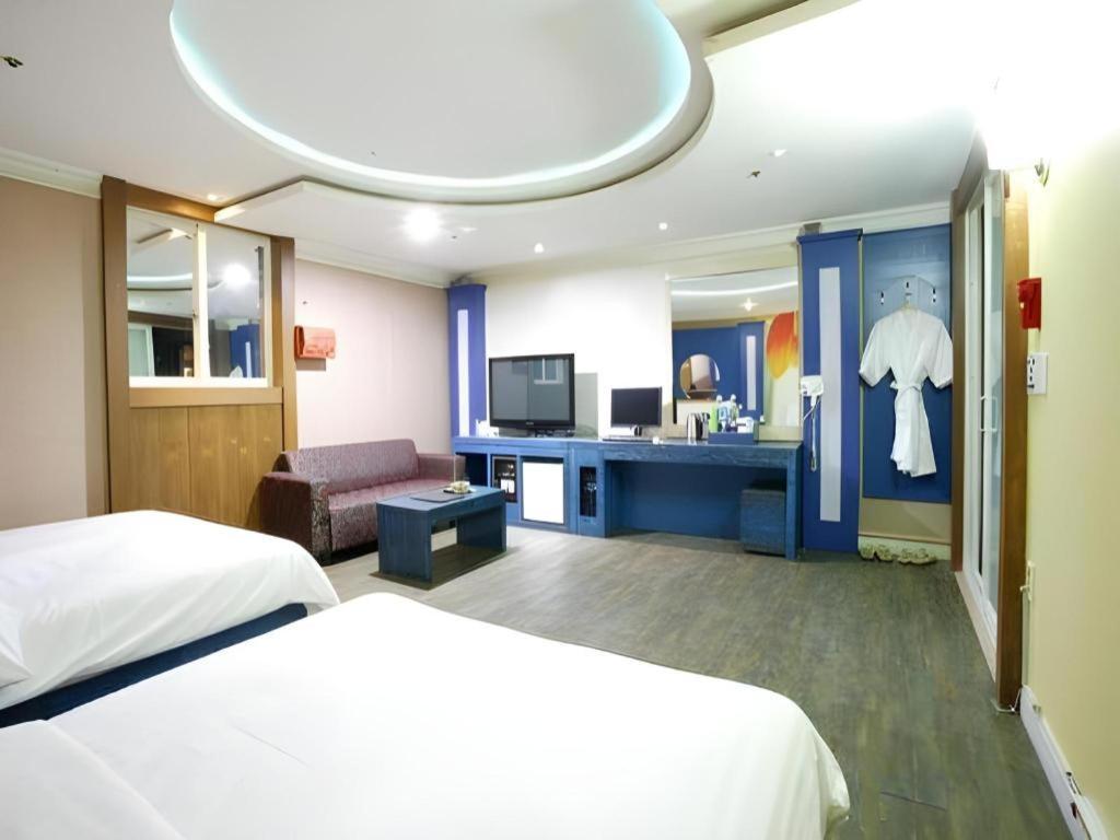 Hotel Head-One Idzsongbu Kültér fotó