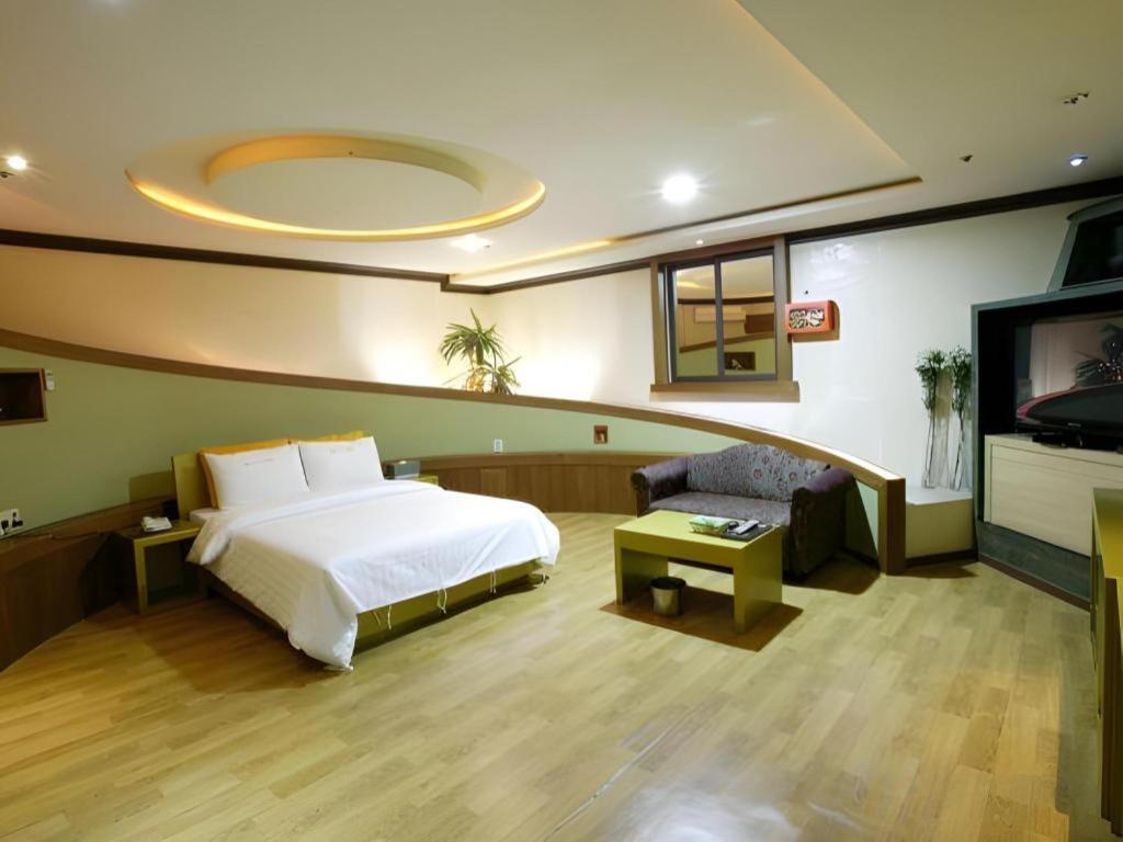 Hotel Head-One Idzsongbu Kültér fotó