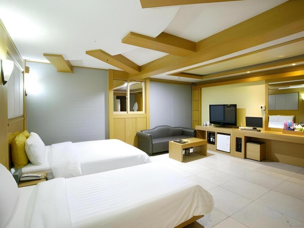 Hotel Head-One Idzsongbu Kültér fotó