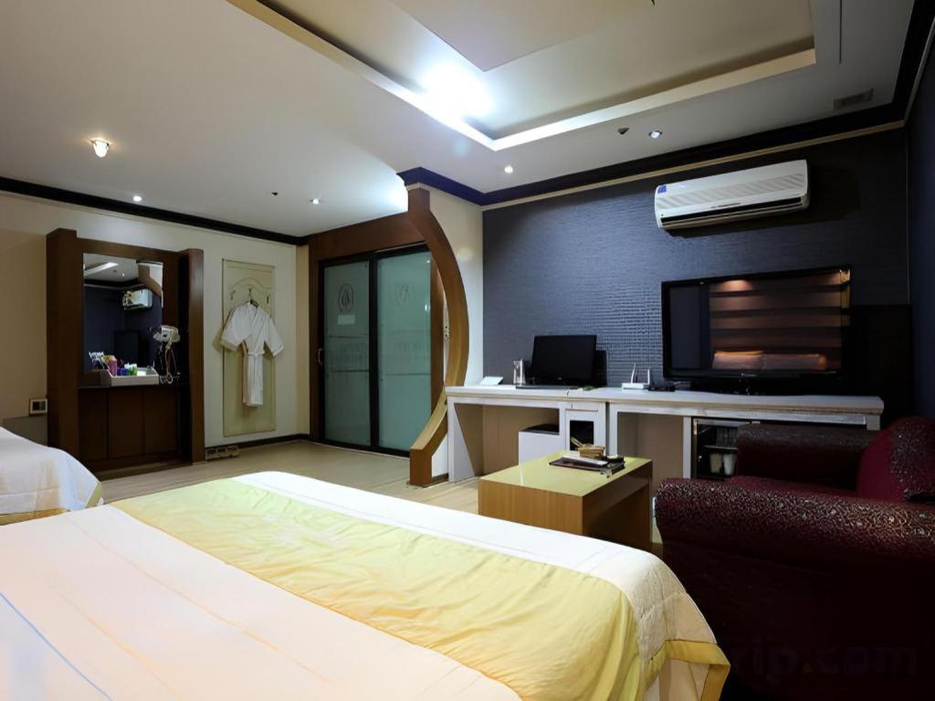 Hotel Head-One Idzsongbu Kültér fotó