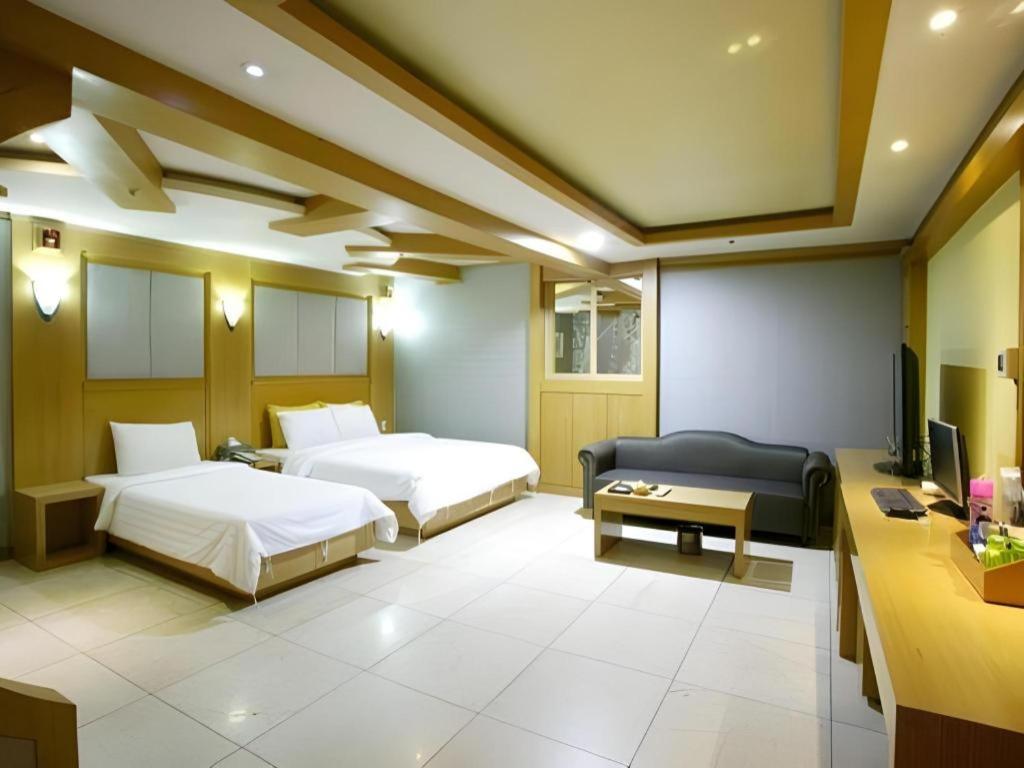 Hotel Head-One Idzsongbu Kültér fotó