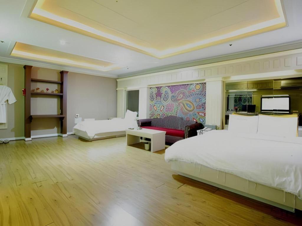 Hotel Head-One Idzsongbu Kültér fotó