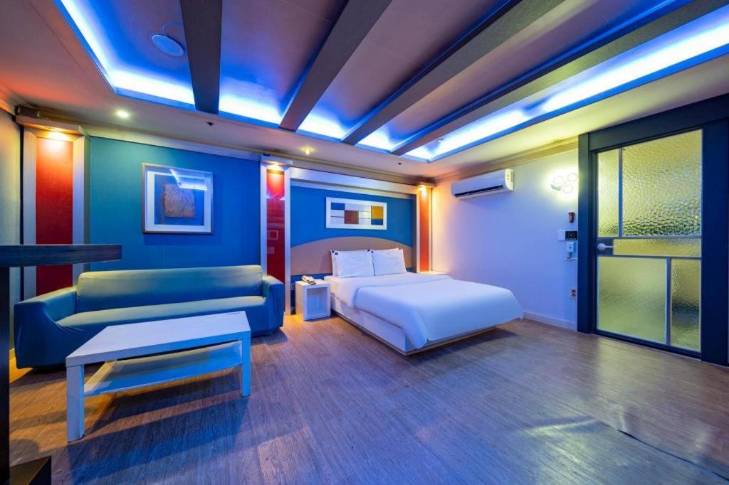 Hotel Head-One Idzsongbu Kültér fotó