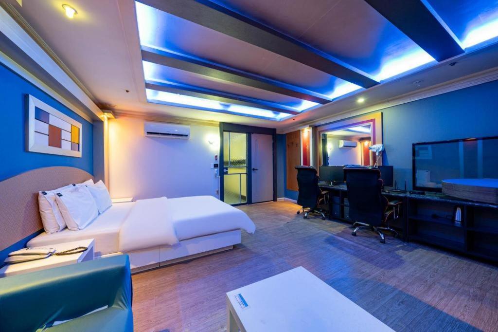 Hotel Head-One Idzsongbu Kültér fotó