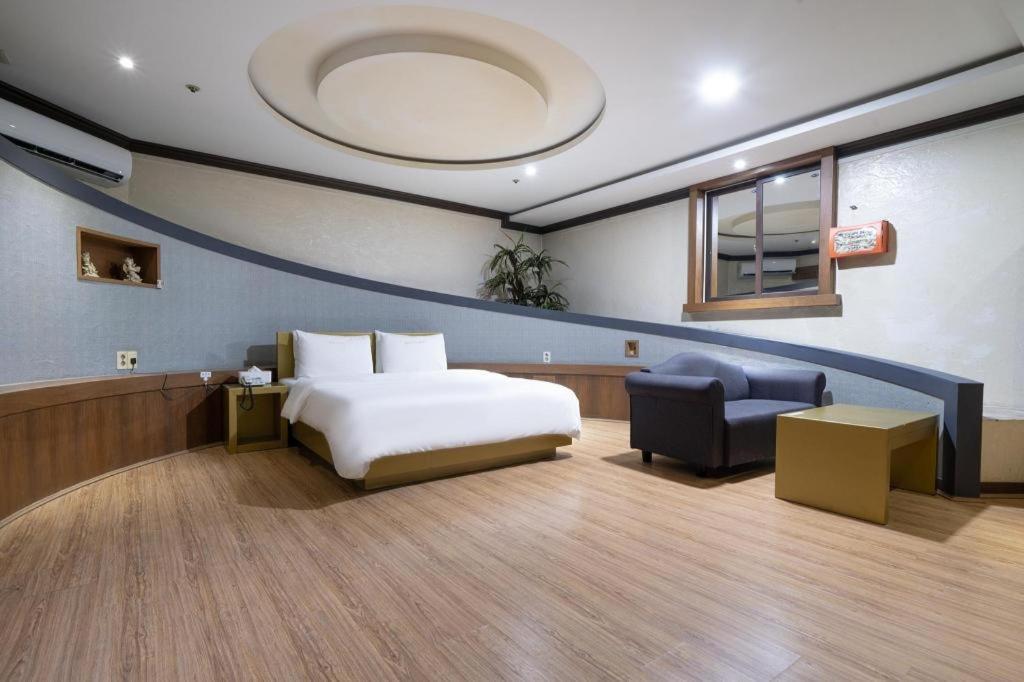 Hotel Head-One Idzsongbu Kültér fotó