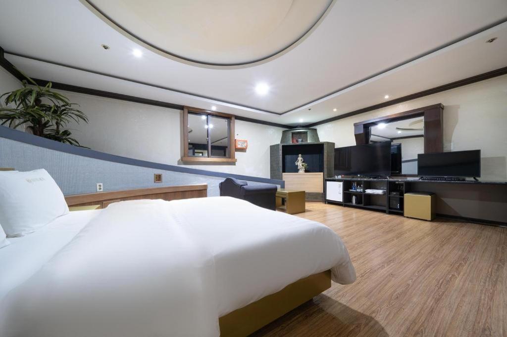 Hotel Head-One Idzsongbu Kültér fotó