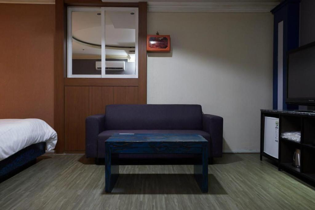 Hotel Head-One Idzsongbu Kültér fotó