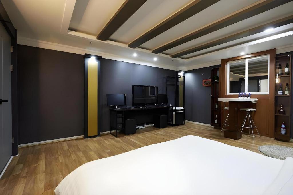 Hotel Head-One Idzsongbu Kültér fotó