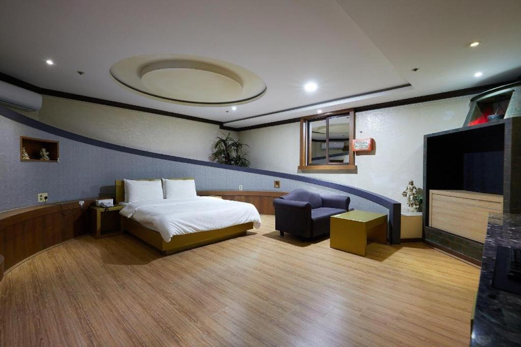 Hotel Head-One Idzsongbu Kültér fotó