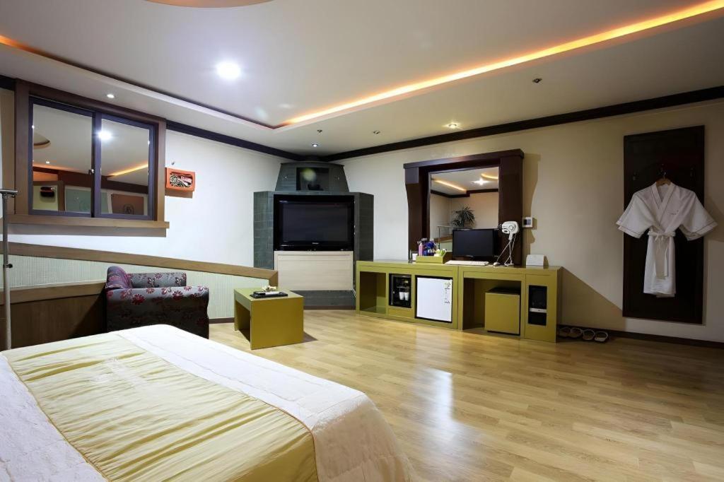 Hotel Head-One Idzsongbu Kültér fotó