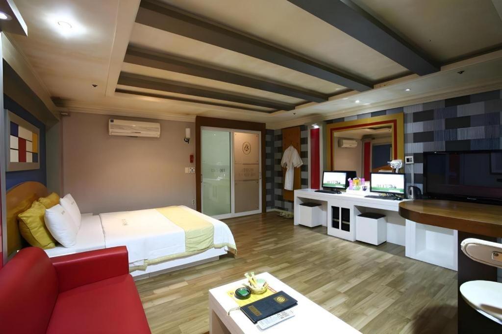 Hotel Head-One Idzsongbu Kültér fotó