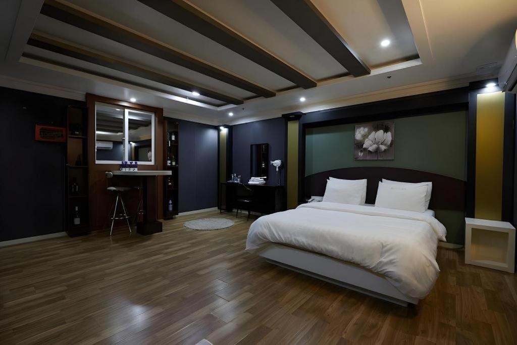 Hotel Head-One Idzsongbu Kültér fotó