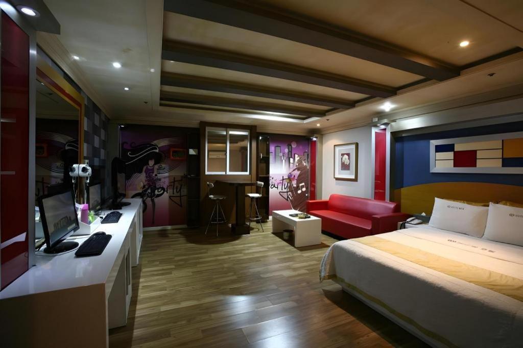Hotel Head-One Idzsongbu Kültér fotó